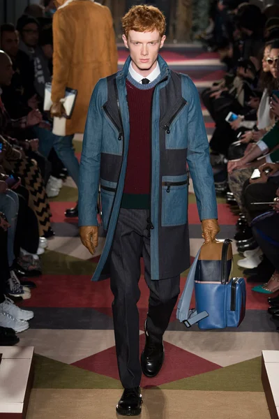 Look 18